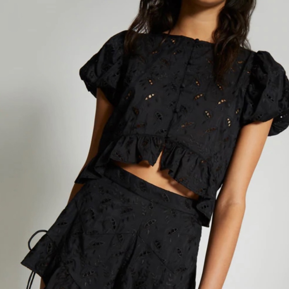 SIR. the Label Black Eyelet Puff Short Sleeve Elodie Cropped Top Small Like New